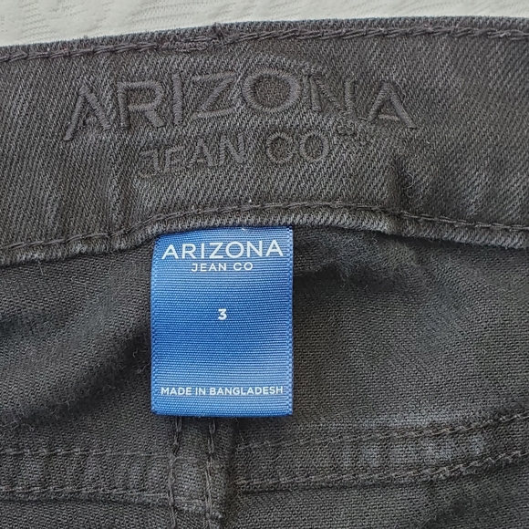 SOLD Arizona Jean Co. Black Denim Shorts - Picture 3 of 4
